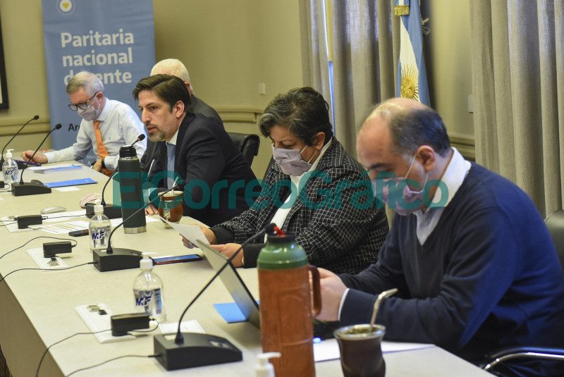 Nacion fijo un incremento del 455 para el salario docente en 3 comodas coutas 03