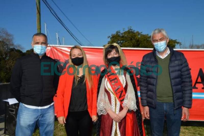 Presentacion de la Representantes Culturales Albanesa y Bulgara 3