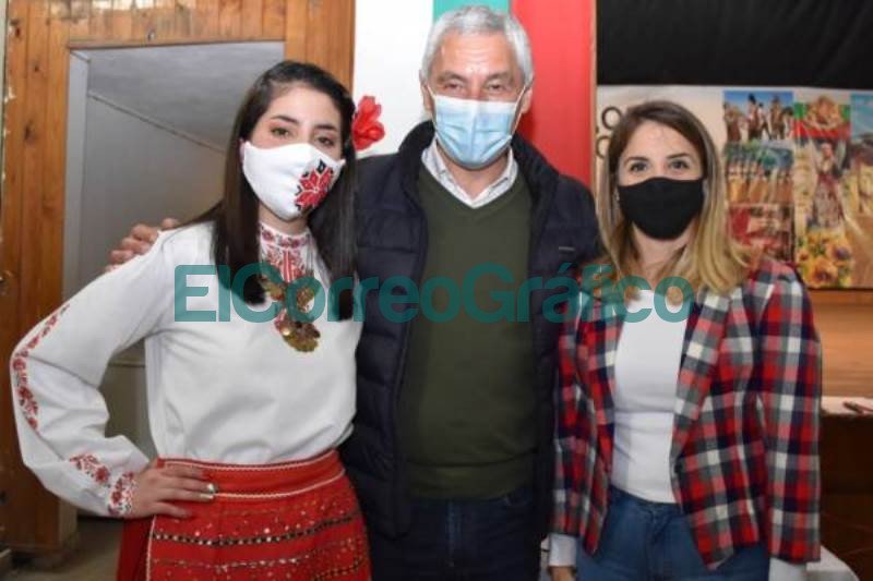 Presentacion de la Representantes Culturales Albanesa y Bulgara 4