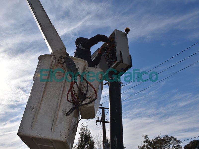 Reposición subterránea de cables en Avenida del Petróleo Reposicion subterranea de cables en Avenida del Petroleo 1