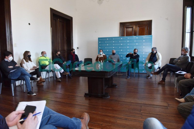 Reunión de Gabinete de Garro para la reactivación económica y el trabajo en los barrios Reunion de Gabinete de Garro para la reactivacion economica y el trabajo en los barrios 1