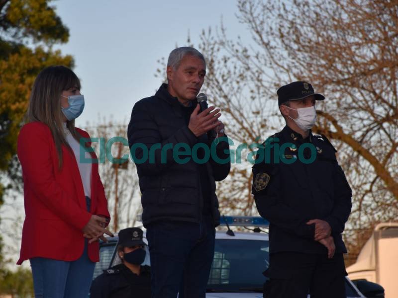 Cagliardi recibió patrulleros custodiado por infantería en medio del paro de municipales Cagliardi recibio patrulleros custodiado por infanteria en medio del paro de municipales 1