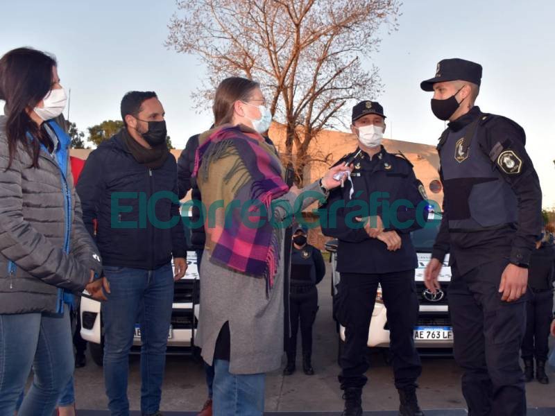 Cagliardi recibió patrulleros custodiado por infantería en medio del paro de municipales Cagliardi recibio patrulleros custodiado por infanteria en medio del paro de municipales 3
