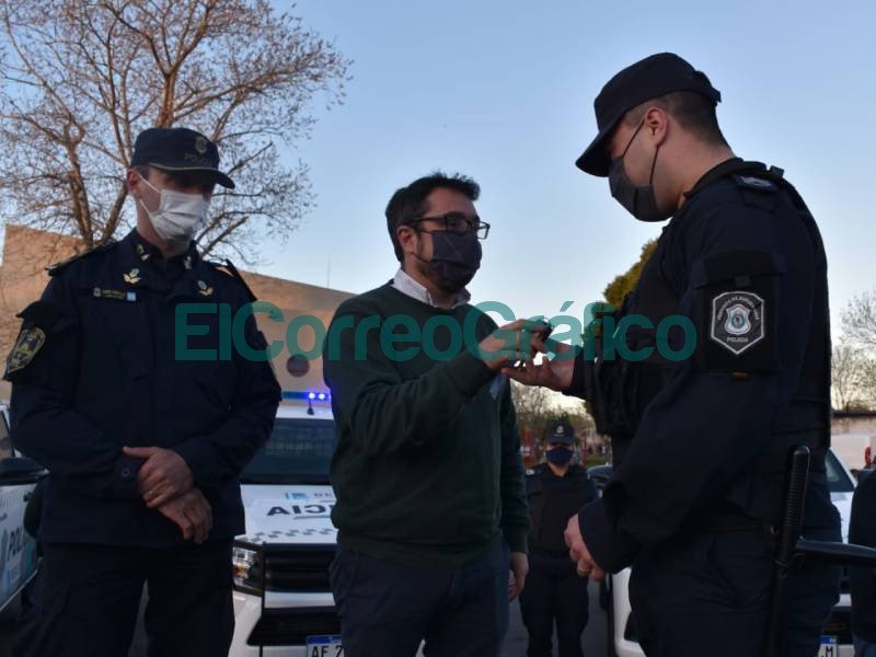 Cagliardi recibió patrulleros custodiado por infantería en medio del paro de municipales Cagliardi recibio patrulleros custodiado por infanteria en medio del paro de municipales 4