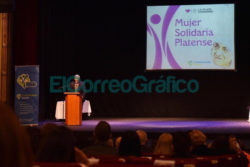 Centenar de mujeres distinguidas por su solidaridad durante la pandemia Centenar de mujeres distinguidas por su solidaridad durante la pandemia 6