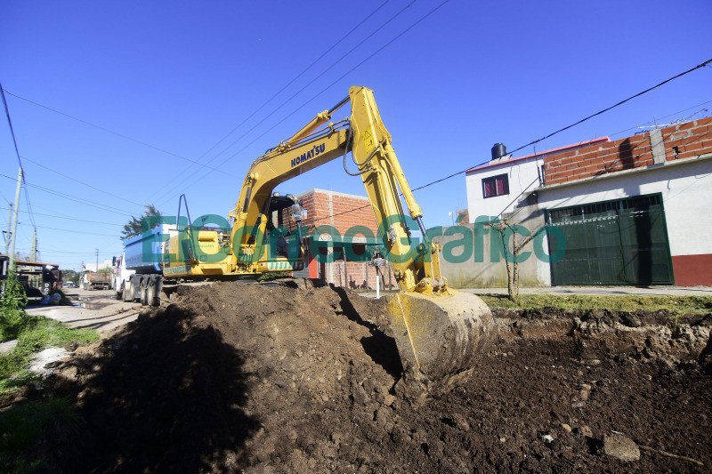 El Municipio puso en marcha una importante obra hidráulica y vial en Villa Elvira El Municipio puso en marcha una importante obra hidraulica y vial en Villa Elvira