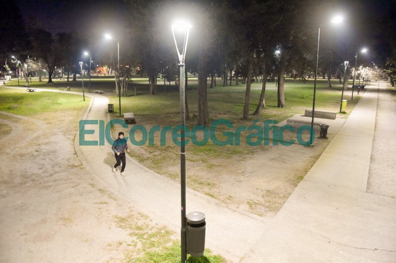 El Parque “Jorge Julio López” de Los Hornos, con nueva iluminación LED El Parque Jorge Julio Lopez de Los Hornos con nueva iluminacion LED 2