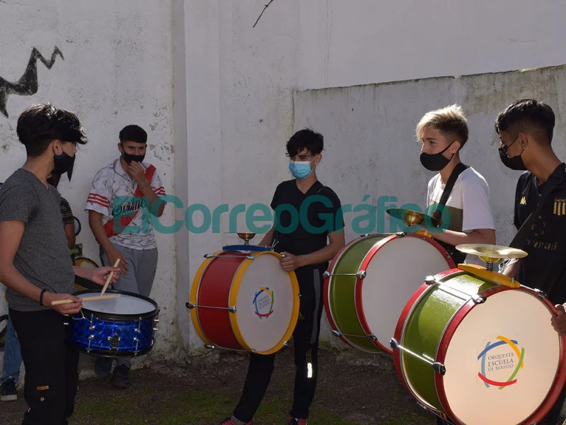 Entrega de instrumentos de percusion para la Orquesta Escuela de Berisso 2