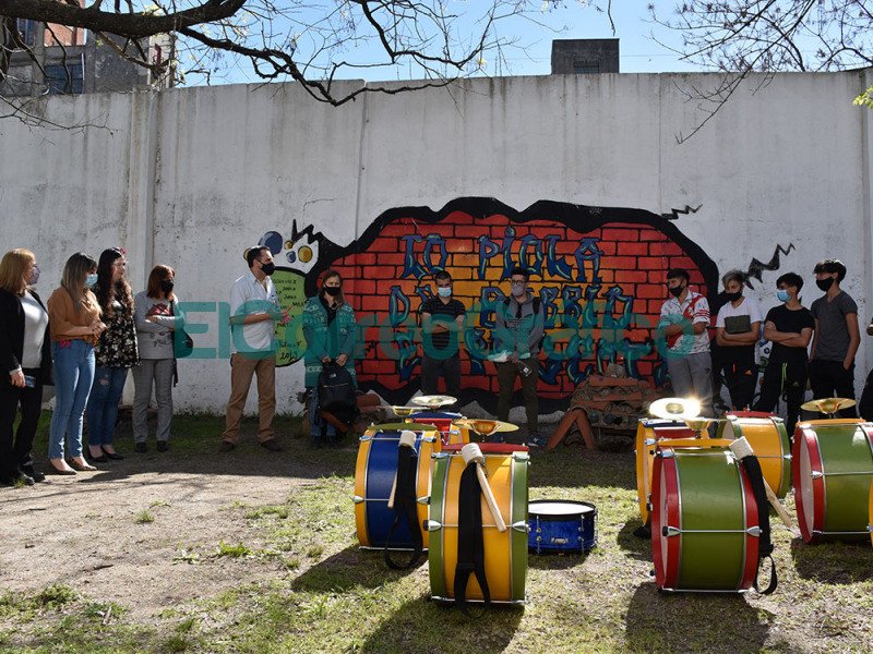 Entrega de instrumentos de percusión para la Orquesta Escuela de Berisso Entrega de instrumentos de percusion para la Orquesta Escuela de Berisso 3