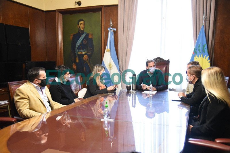 Garro reunió a los candidatos de ‘Juntos’ de Berisso y ya trabajan de cara a noviembre Garro reunio a los candidatos de ‘Juntos de Berisso y ya trabajan de cara a noviembre 2