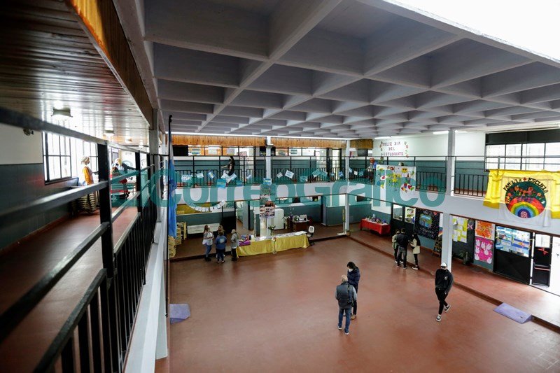 Kicillof paseo por obras de un edificio escolar en Quilmes 1