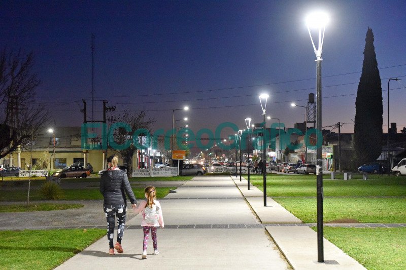 Luces LED en la Plazoleta Marcelino Champagnat Luces LED en la Plazoleta Marcelino Champagnat 1