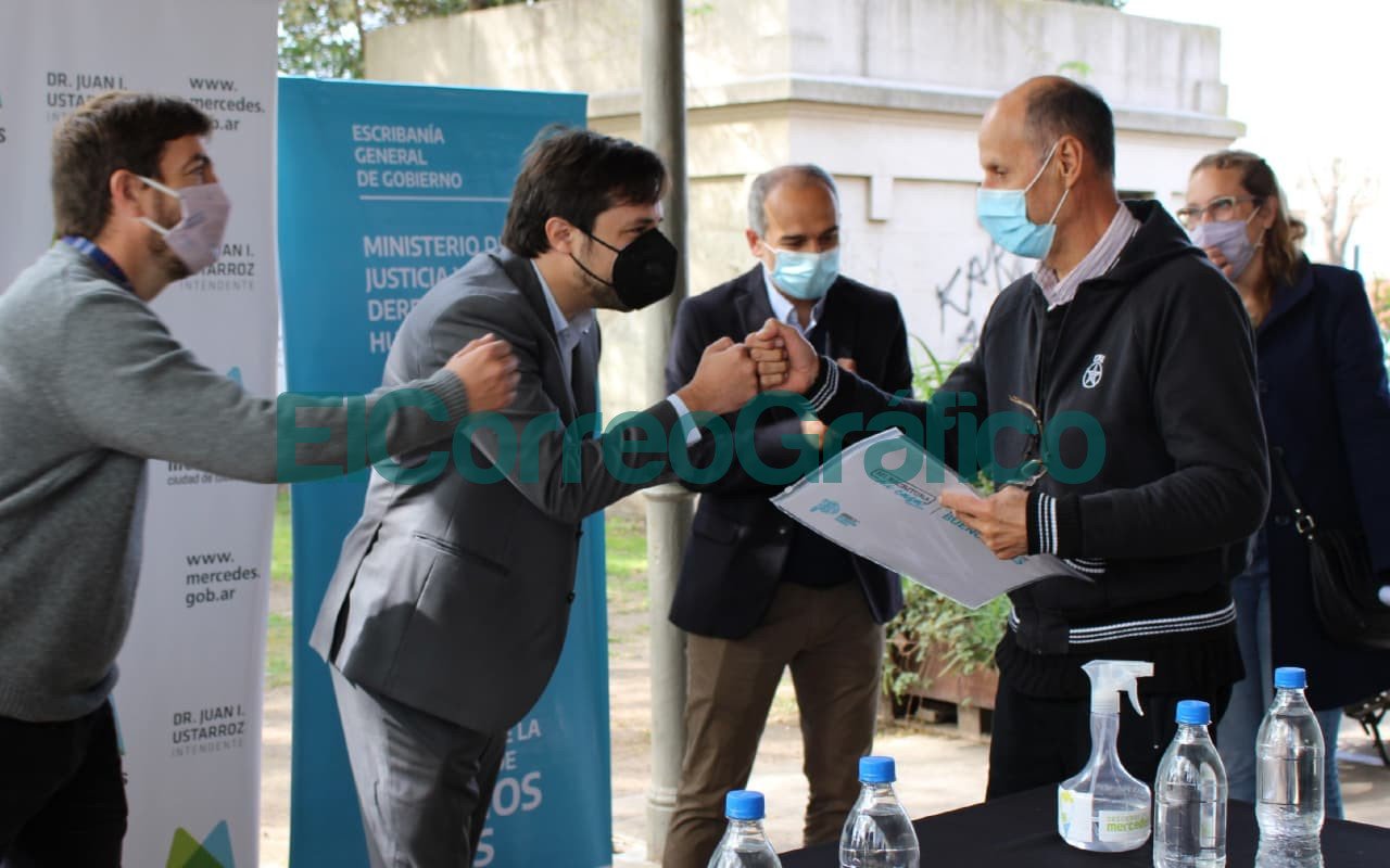 entrega de escrituras en Mercedes 3