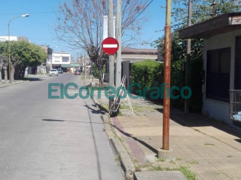Colocación de cartelería vial en las calles de Berisso Colocacion de carteleria vial en las calles de Berisso 1