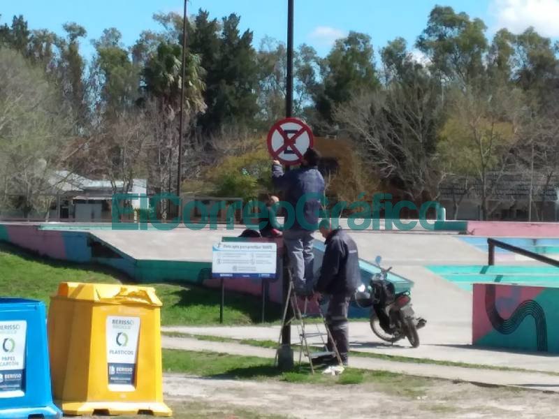 Colocación de cartelería vial en las calles de Berisso Colocacion de carteleria vial en las calles de Berisso 3