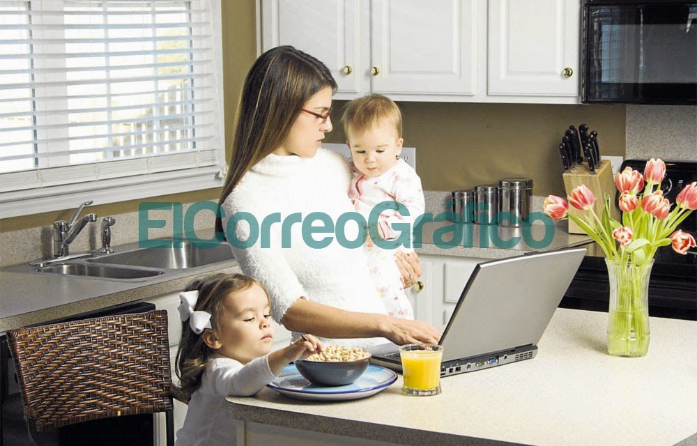 Dia de la Madre mujer tareas del hogar desarrollo profesional y protocolos de contencion 2