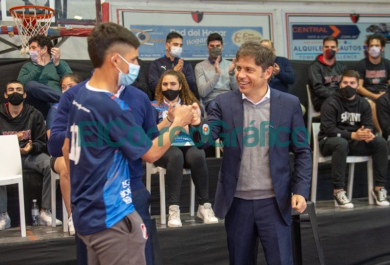El Gobernador visito el Club Presidente Derqui 3