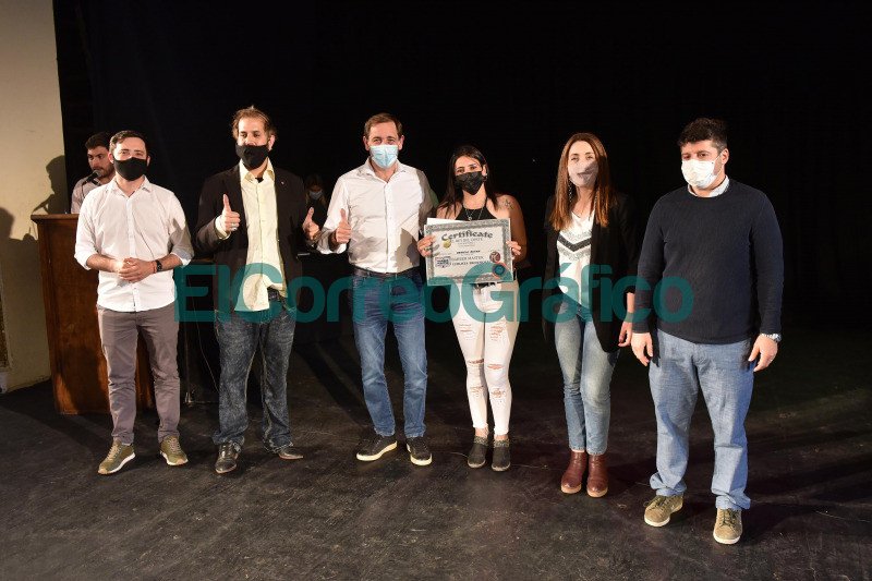 Garro participo de una entrega de diplomas a integrantes de la Fundacion Barberos Solidarios 3