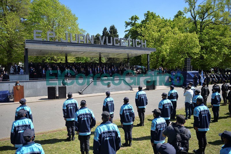 Kicillof tomo juramento a cadetes egresados de la Policia Bonaerense 1