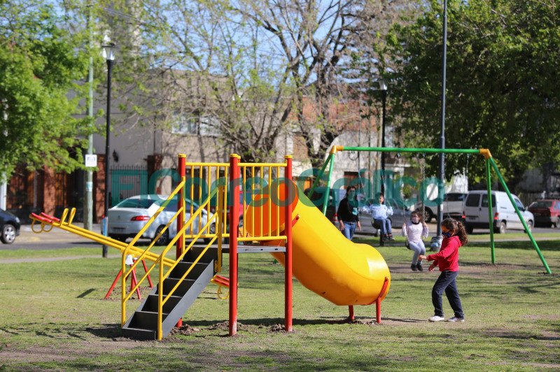 Nuevos bancos, juegos infantiles y equipamiento aeróbico en Plaza Belgrano Nuevos bancos juegos infantiles y equipamiento aerobico en Plaza Belgrano