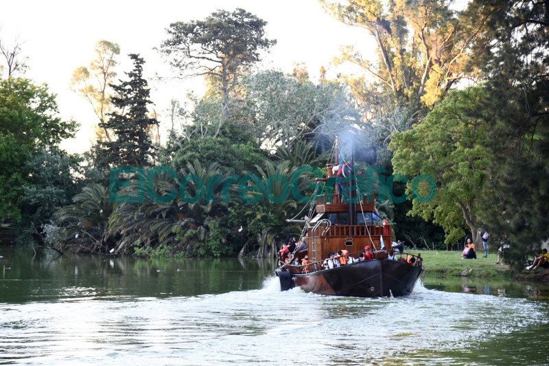 Renovado y en funcionamiento, el histórico barco ya viaja por la “Repu” Renovado y en funcionamiento el historico barco ya viaja por la Repu 2