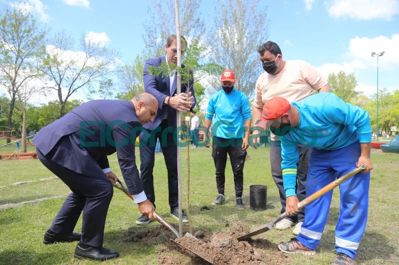 Se plantaron 100 arboles donados por la Embajada de Azerbaiyan 4
