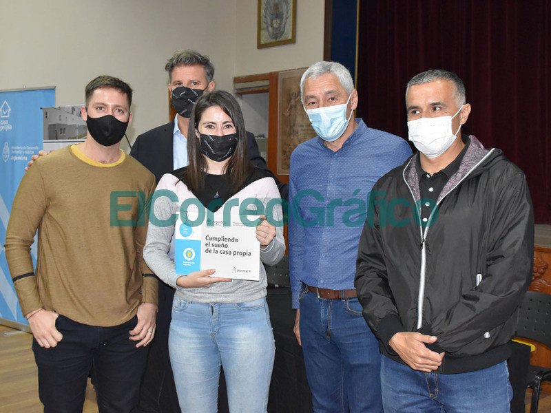 Adjudicatarios recibieron créditos del PROCREAR Adjudicatarios recibieron creditos del PROCREAR 3
