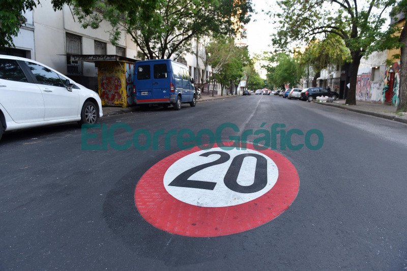 Demarcación de sendas peatonales y nueva señalética en Diagonal 78 Demarcacion de sendas peatonales y nueva senaletica en Diagonal 78 1