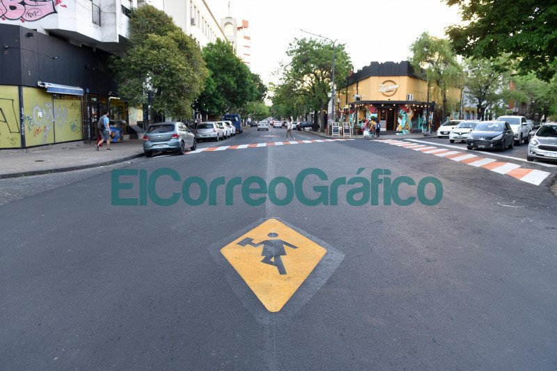 Demarcación de sendas peatonales y nueva señalética en Diagonal 78 Demarcacion de sendas peatonales y nueva senaletica en Diagonal 78 2