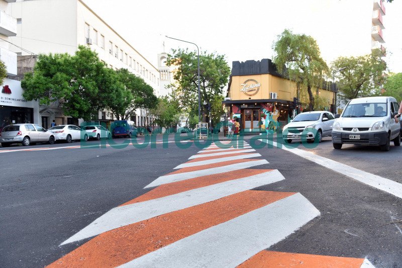 Demarcación de sendas peatonales y nueva señalética en Diagonal 78 Demarcacion de sendas peatonales y nueva senaletica en Diagonal 78 3