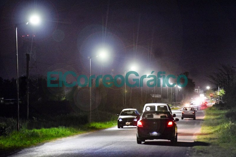 Instalan nuevas luces LED en la Avenida 38 que conecta Romero y San Carlos