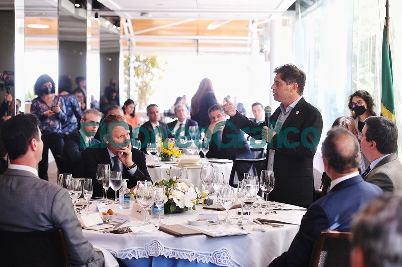 Kicillof encabezo una reunion con mas de 70 empresarios en Brasil 4