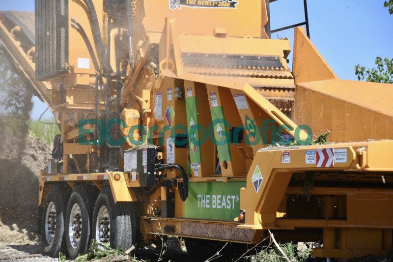 La Plata adquirio maquina chipeadora que transforma los restos de poda en abono organico 4