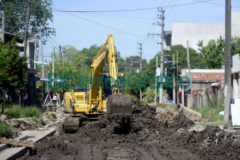 Obras de drenaje y la circulacion en la calle 600 de Villa Elvira