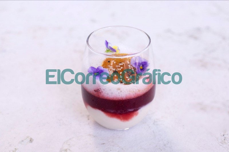 Festival de la Cocina Israelí del 2 al 12 de diciembre Si Pastron Malabi de la coexistencia frutos rojos espuma de limon.