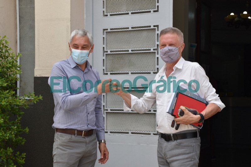 Cagliardi recibio a Mario Oporto 3