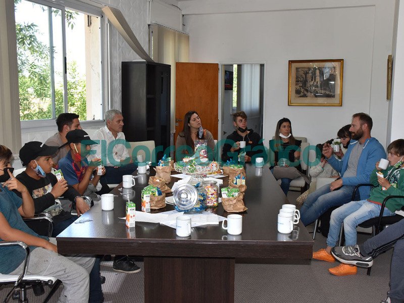 Cagliardi recibió a los ganadores del proyecto “Misión Agua Potable” Cagliardi recibio a los ganadores del proyecto Mision Agua Potable 1