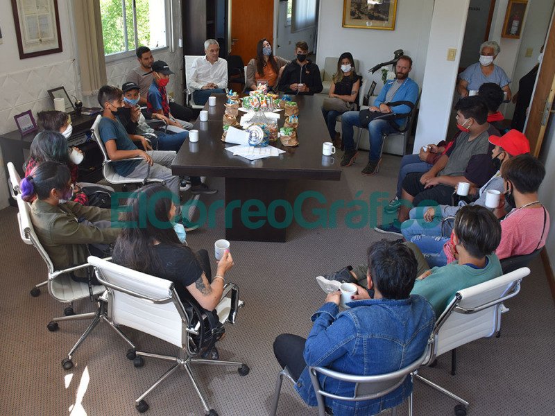 Cagliardi recibió a los ganadores del proyecto “Misión Agua Potable” Cagliardi recibio a los ganadores del proyecto Mision Agua Potable 3