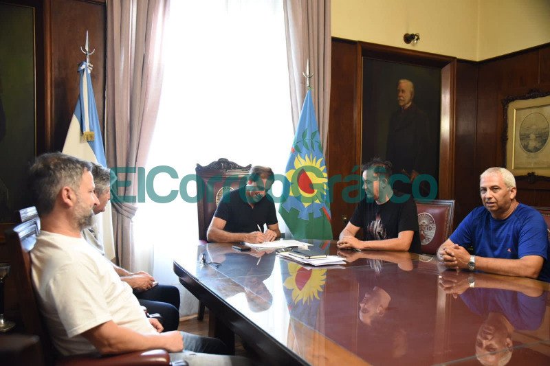 Garro anuncio que se abonara un bono de 10.000 pesos al personal municipal por fin de ano 1