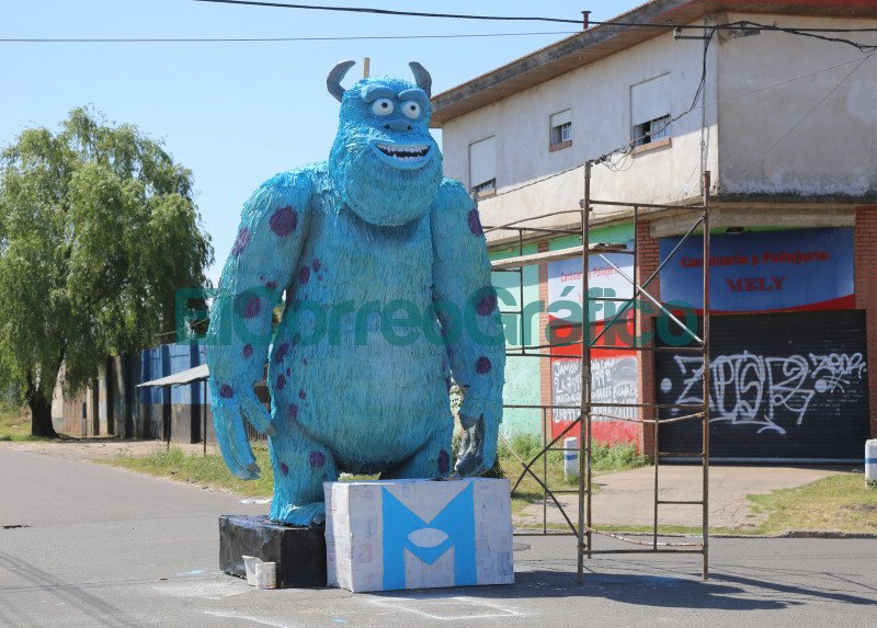 En La Plata se premio a los mejores munecos de fin de ano 3