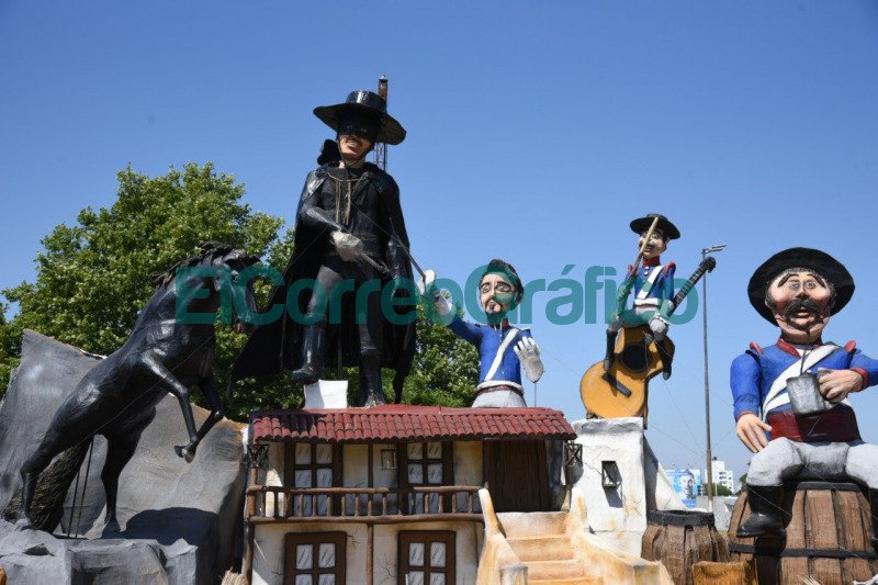 En La Plata se premio a los mejores munecos de fin de ano 5