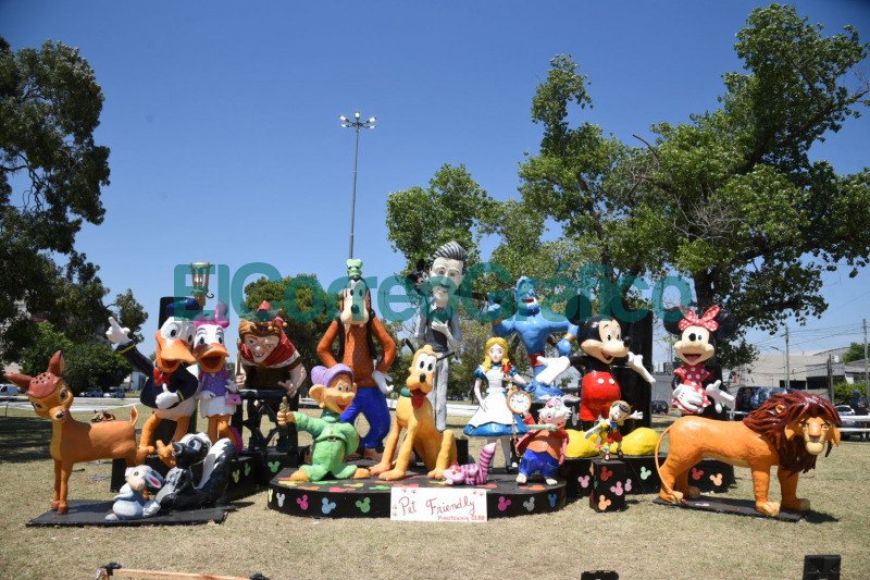 En La Plata se premio a los mejores munecos de fin de ano 8