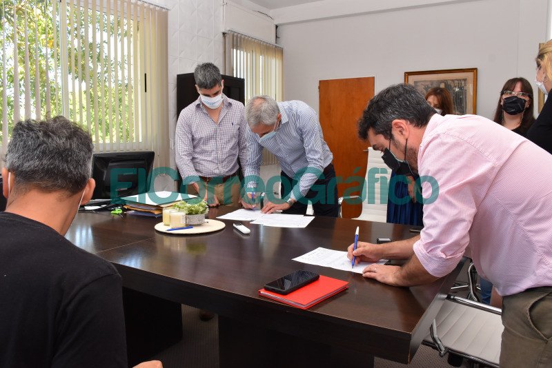 Apertura de sobres para la cubierta de la Escuela Tecnica No 2 1