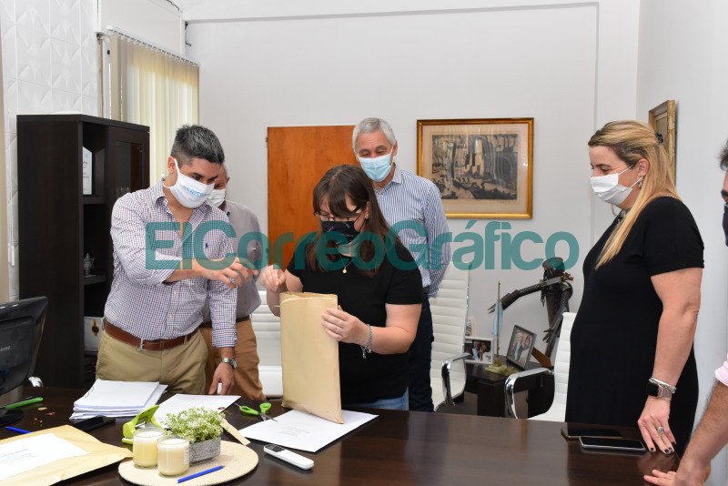 Apertura de sobres para la cubierta de la Escuela Técnica Nº 2 Apertura de sobres para la cubierta de la Escuela Tecnica No 2 2
