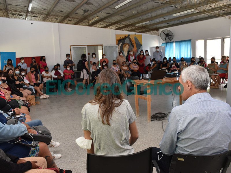 Cagliradi con Raverta paseó el ANSES local y el CIC de Barrio Obrero Cagliradi con Raverta paseo el ANSES local y el CIC de Barrio Obrero 3