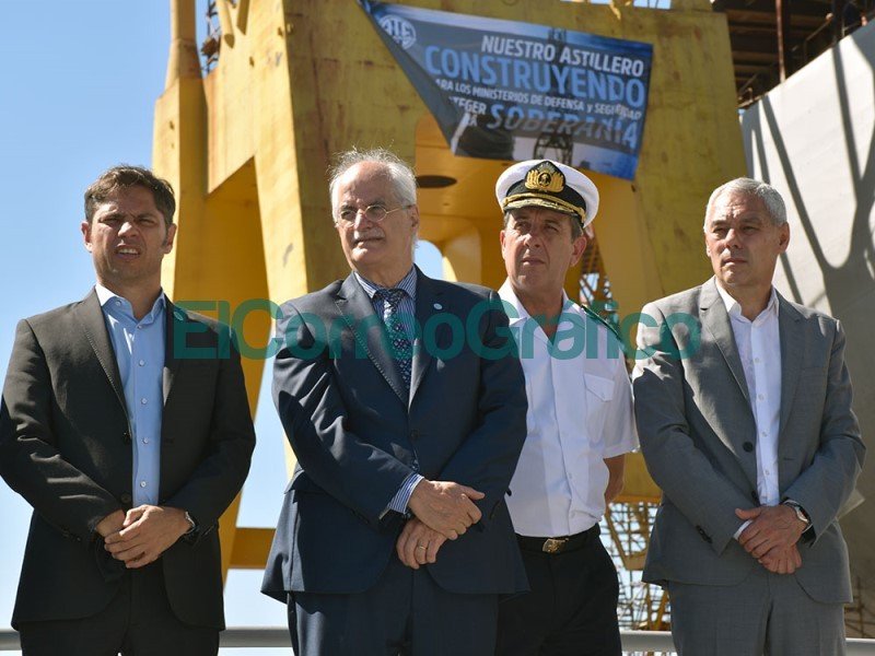Botadura de embarcación construida en el Astillero Río Santiago Botadura de embarcacion construida en el Astillero Rio Santiago 1