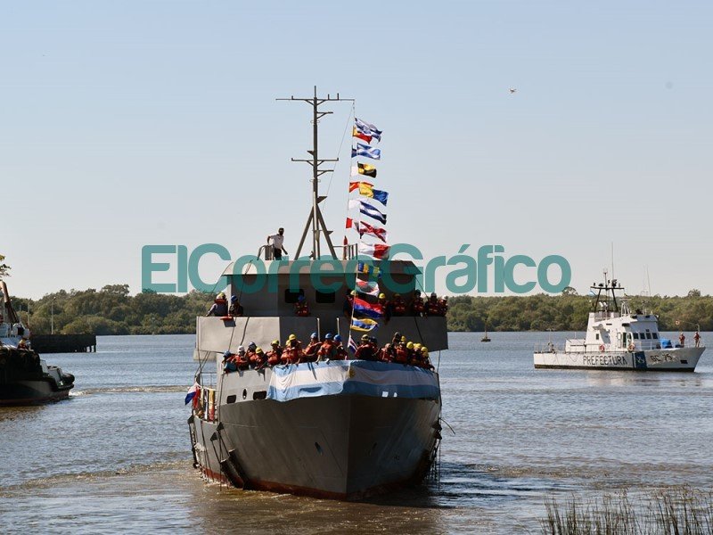 Botadura de embarcación construida en el Astillero Río Santiago Botadura de embarcacion construida en el Astillero Rio Santiago 5