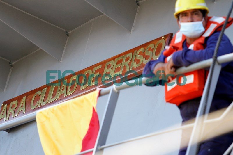 Botadura de embarcación construida en el Astillero Río Santiago Botadura de embarcacion construida en el Astillero Rio Santiago 6