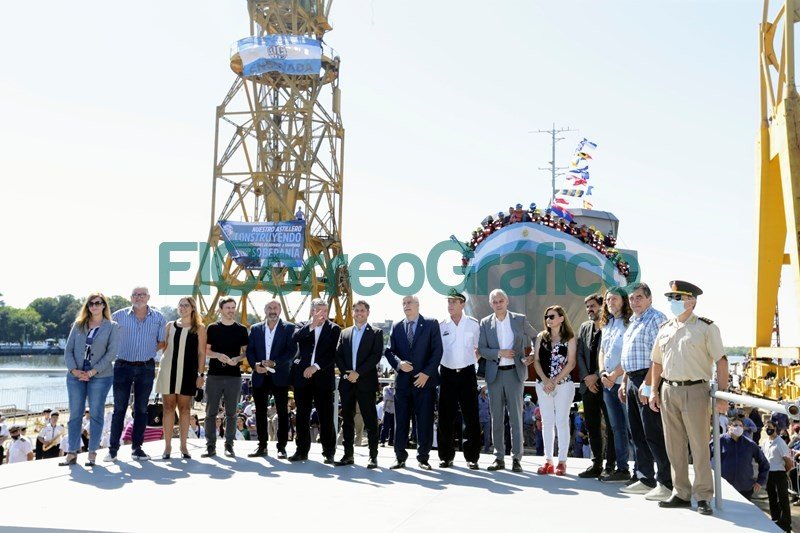 Botadura de embarcación construida en el Astillero Río Santiago Botadura de embarcacion construida en el Astillero Rio Santiago 8