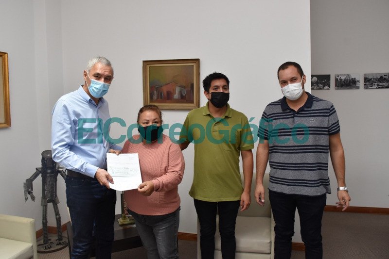 Entrega en Berisso de fondos del Catalogo Cultural 2